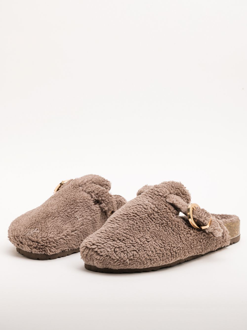 כפכפים פרוותיים