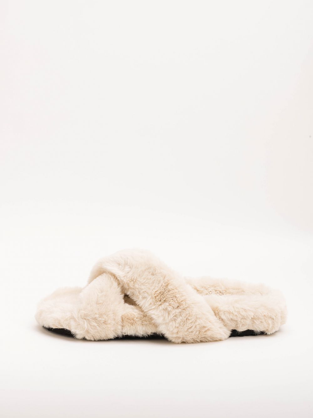 כפכפי פרווה עם רצועות מוצלבות