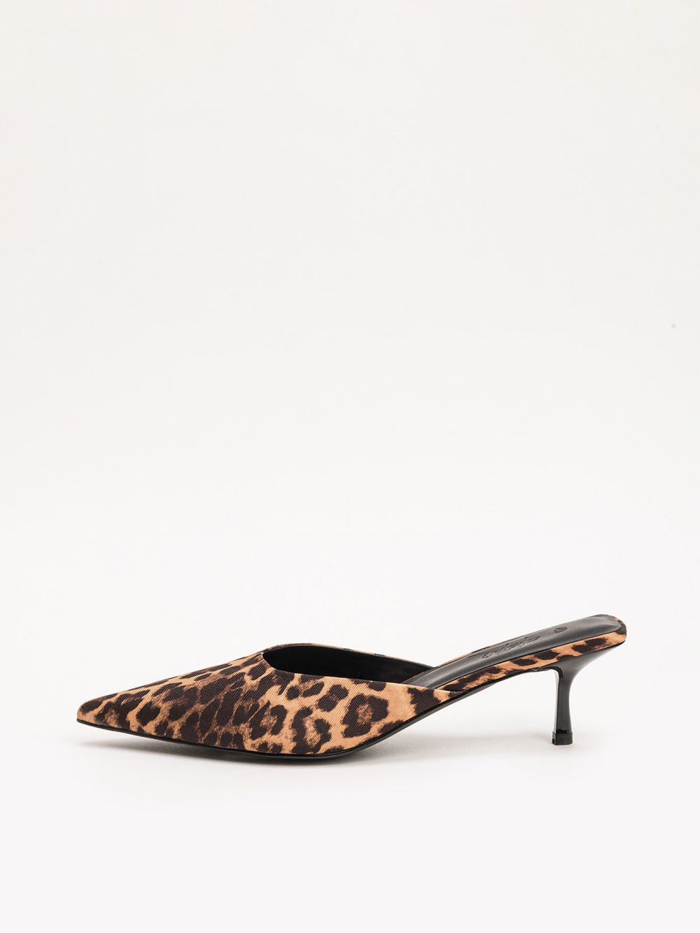 כפכף עקב מחודד