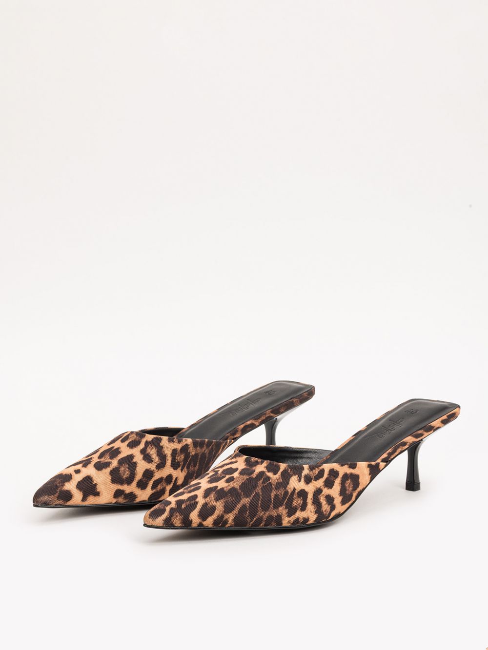 כפכף עקב מחודד