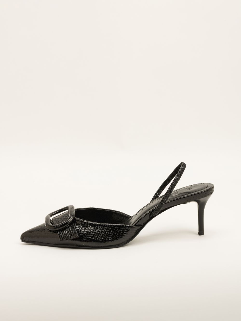 נעל עקב עם רצועה אחורית