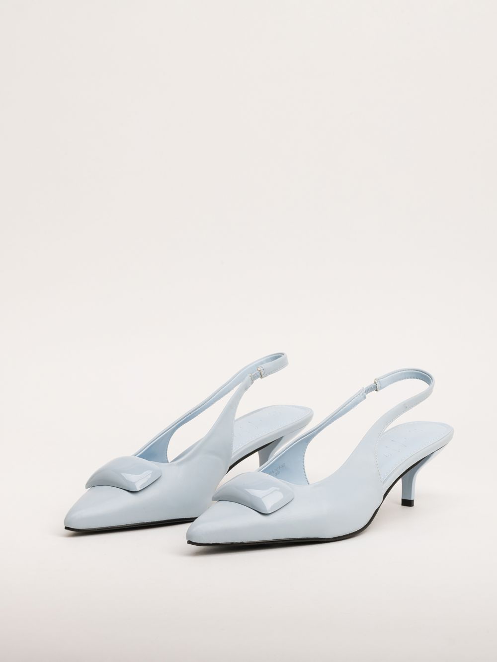 עקב קיטן עם עיטור מרובע