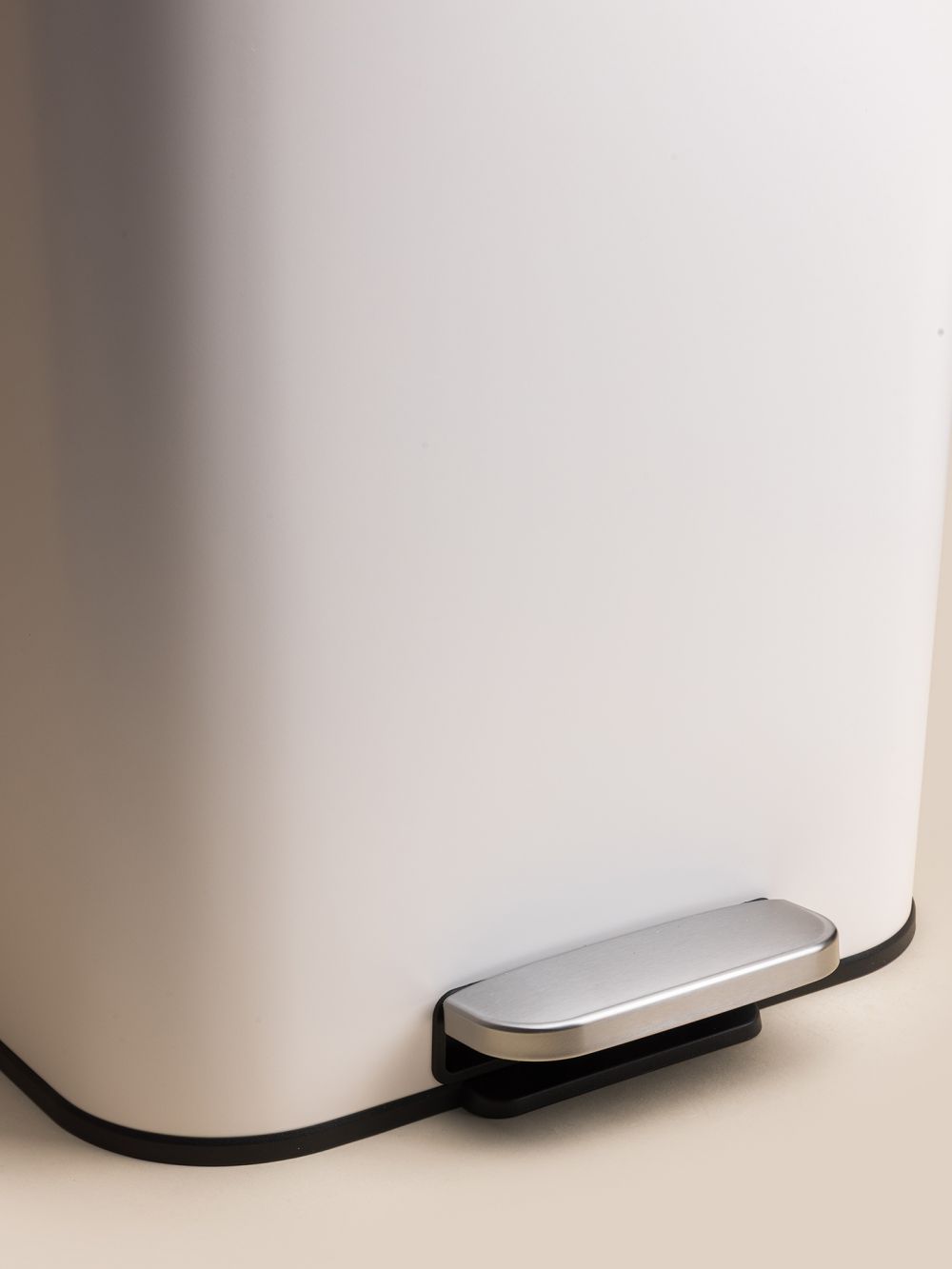 פח אשפה מלבני עם רגלית 50L אורבן