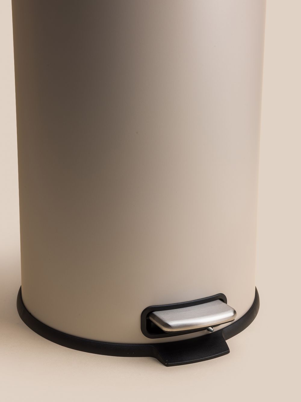 פח אשפה עגול עם רגלית 30L