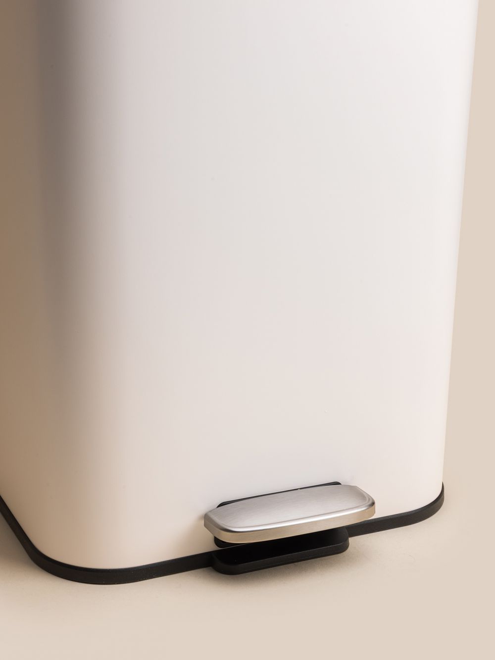 פח אשפה מלבני עם רגלית 30L אורבן