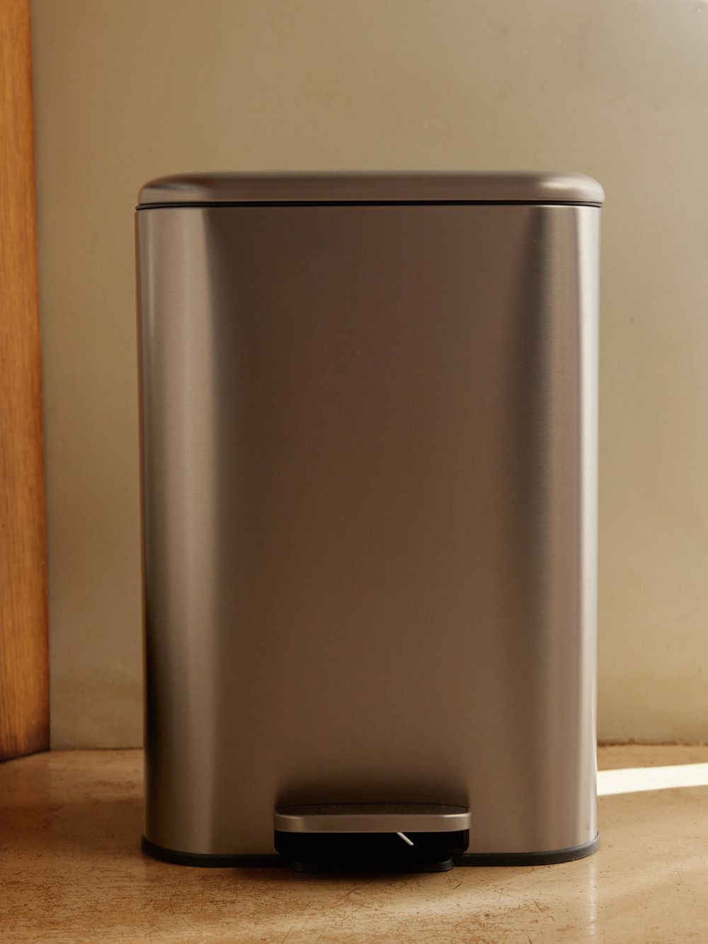 פח אשפה מלבני עם רגלית 30L אורבן