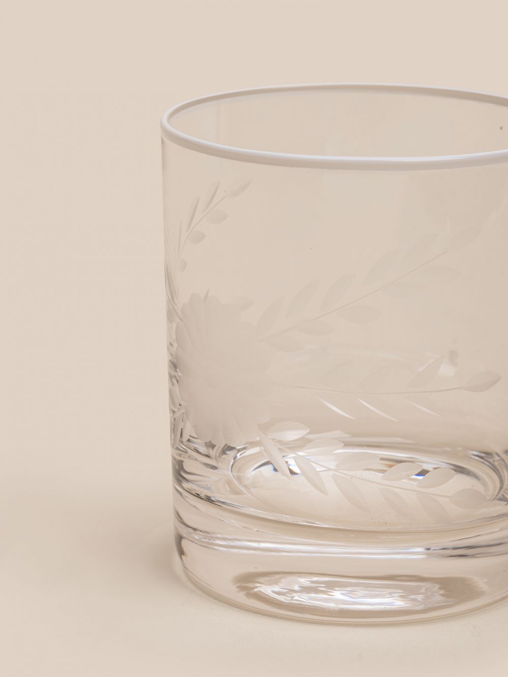 כוס שתיה נמוכה חריטה רים לבן  290 מל