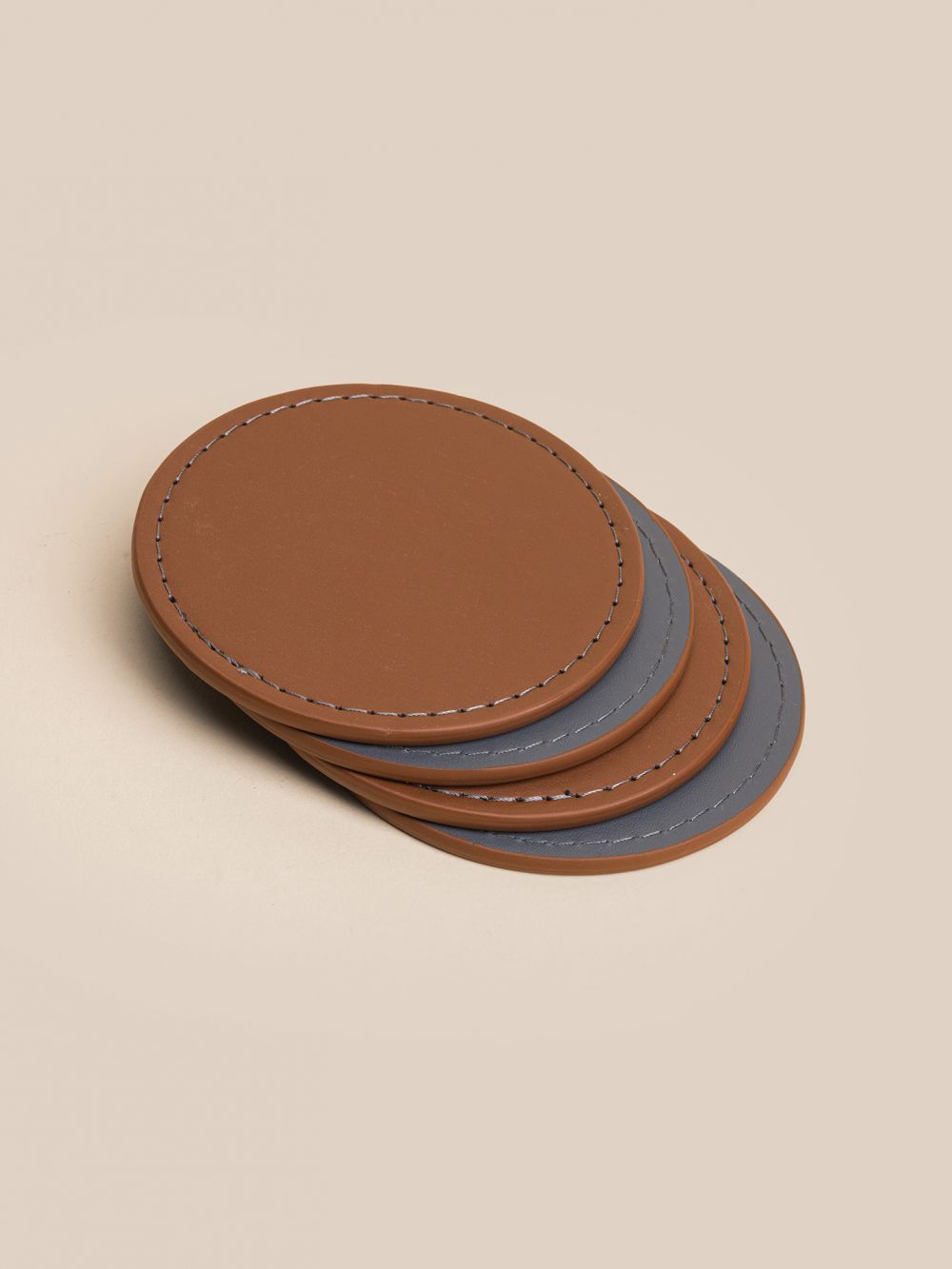 סט 4 תחתיות לכוס דמוי עור דו צדדי 10CM