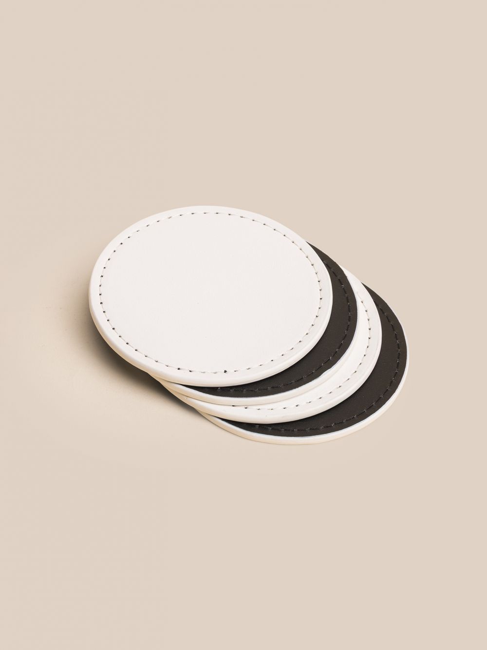 סט 4 תחתיות לכוס דמוי עור דו צדדי 10CM