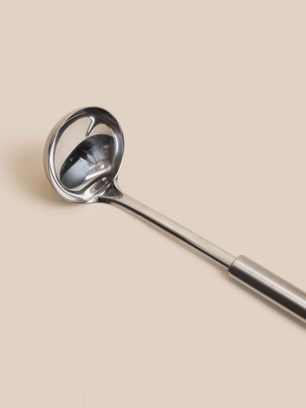 מצקת נירוסטה