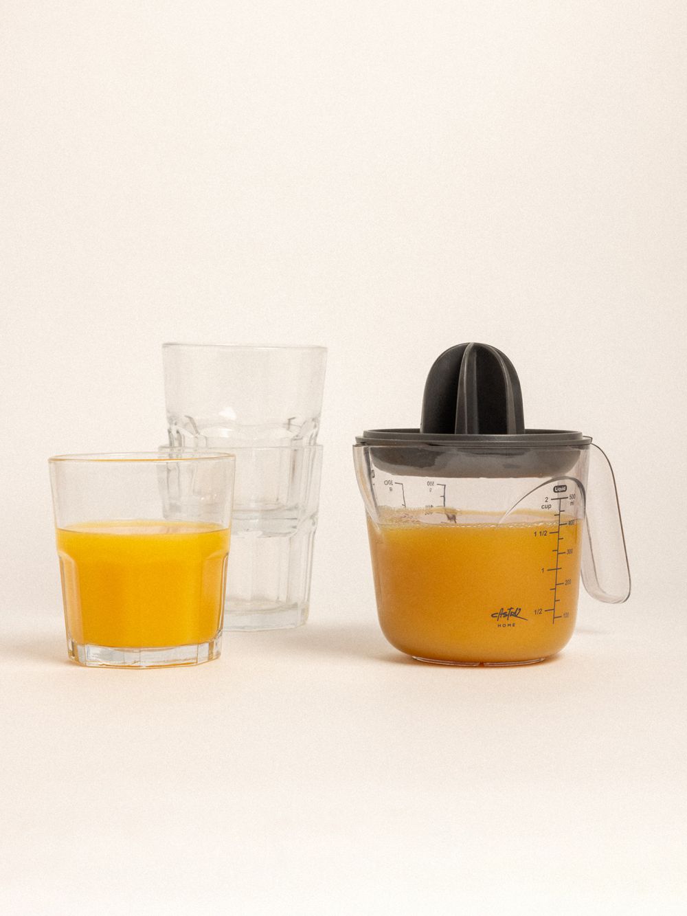 מסחטה עם כוס מדידה