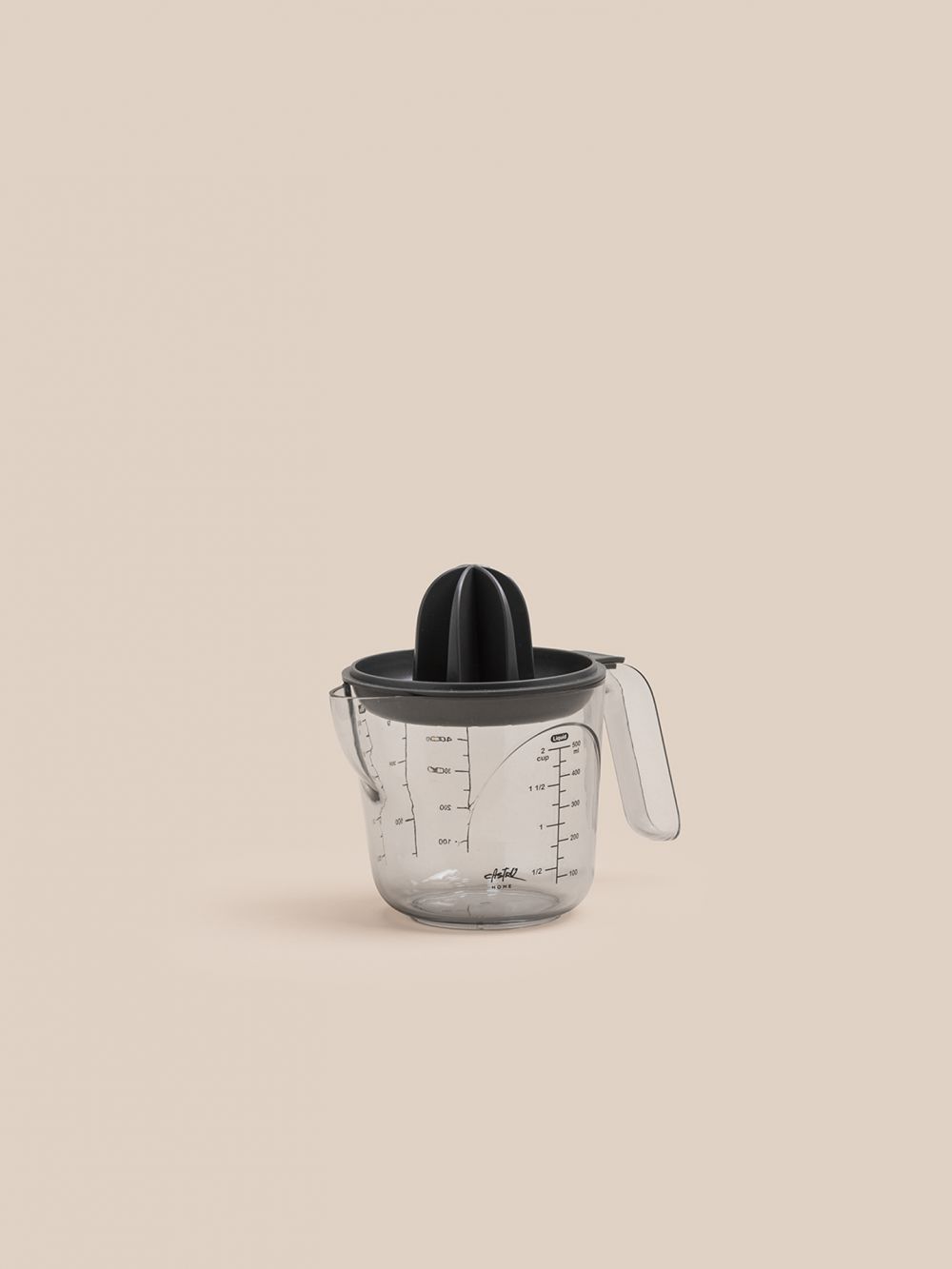 מסחטה עם כוס מדידה