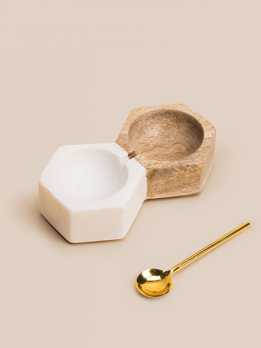 כלי למלח פלפל משיש עם כפית