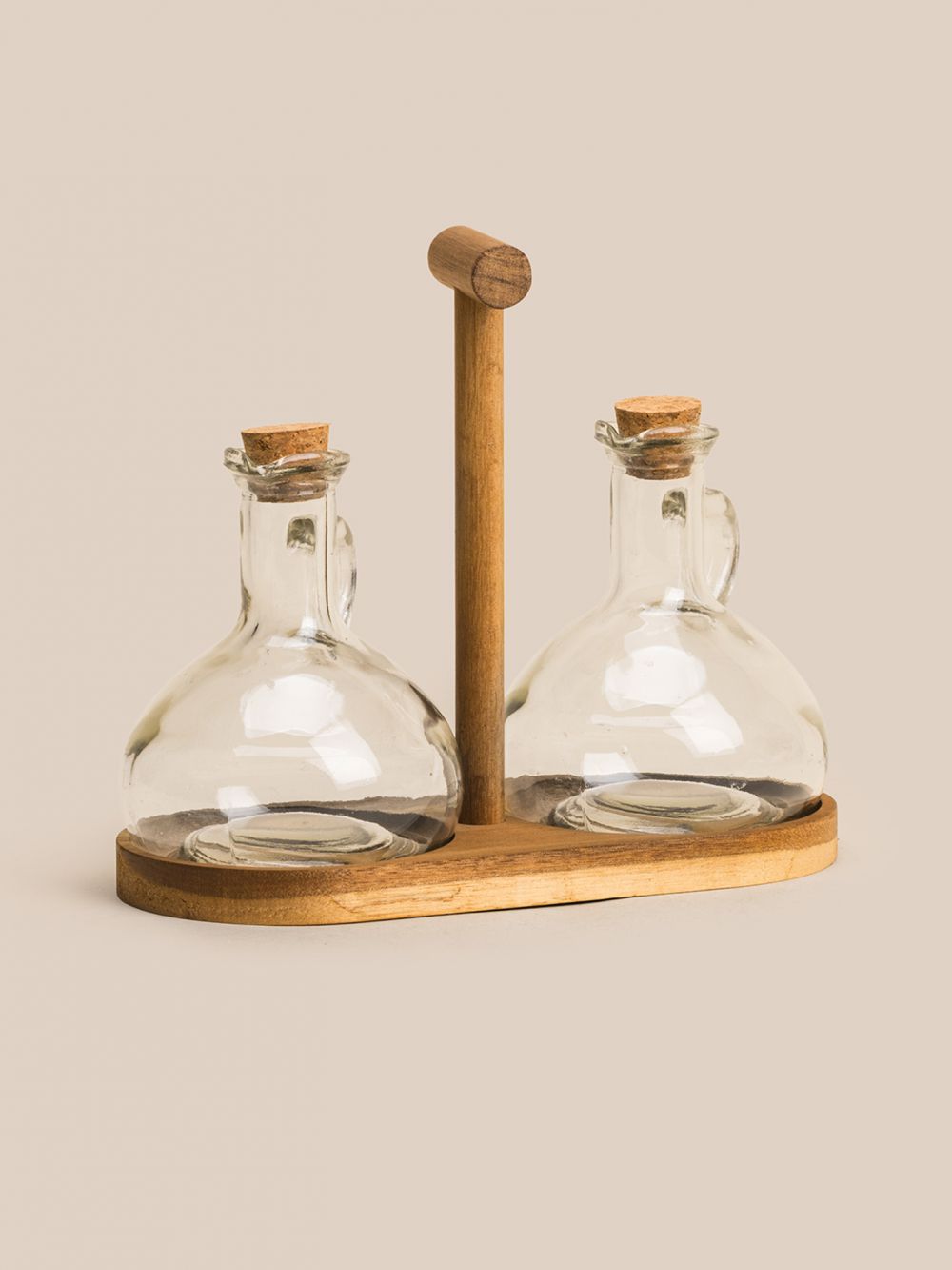 סט שמן חומץ מזכוכית על מגש עץ