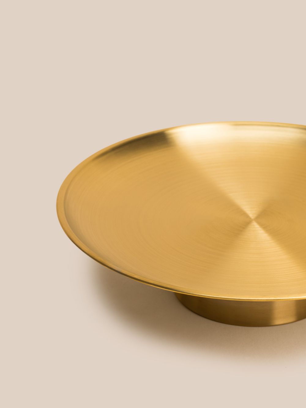 מעמד הגשה על רגל מוזהב 26CM