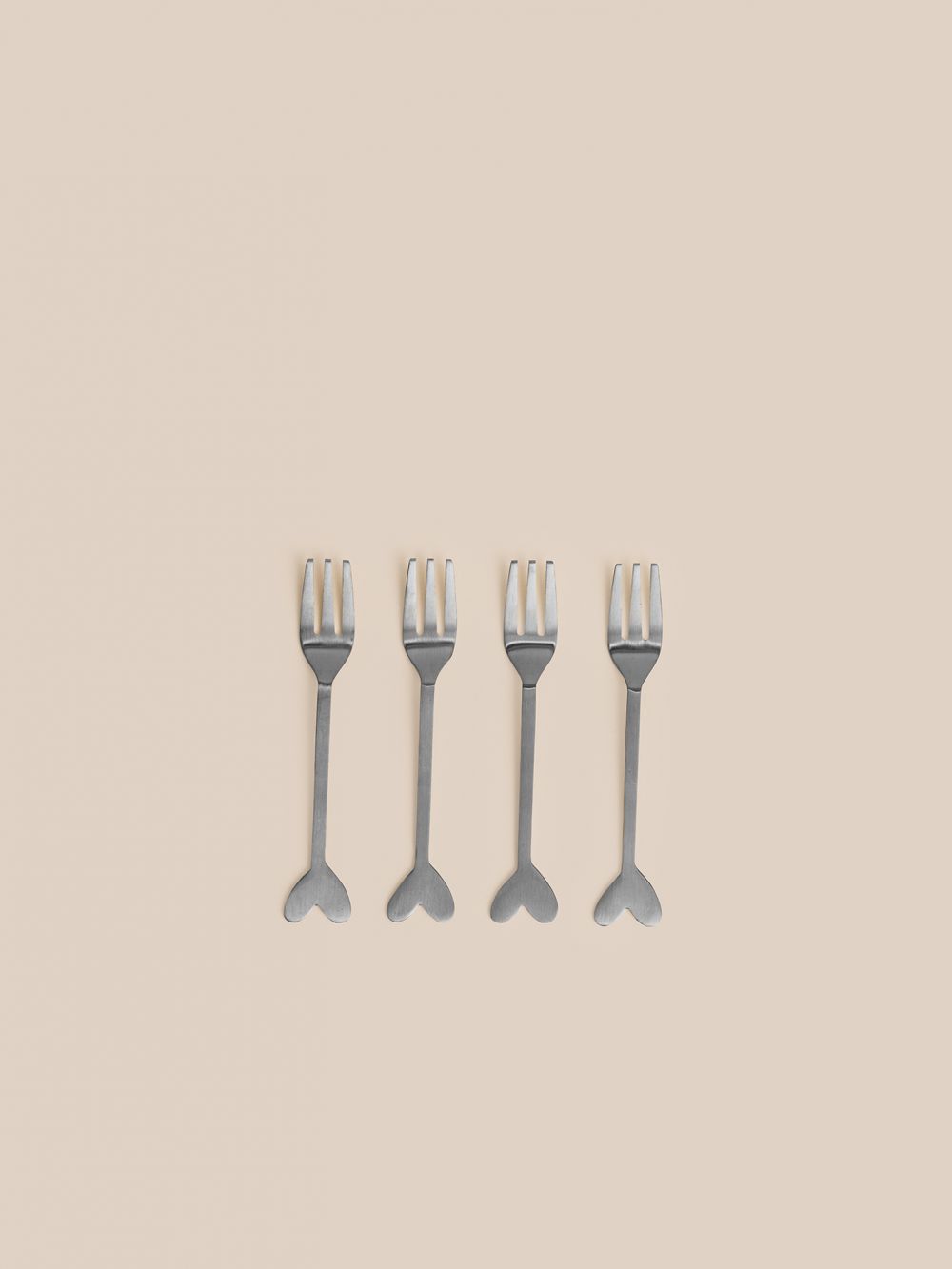 סט 4 מזגלות לעוגה מוכספות לב