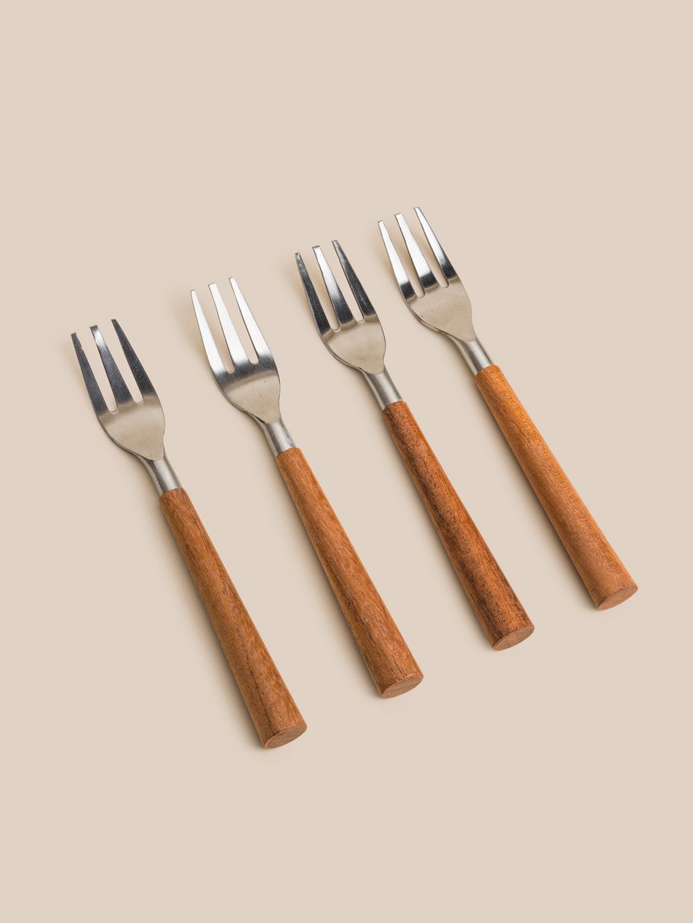 סט 4 מזלגות לעוגה בשילוב עץ