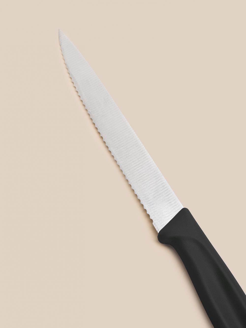 סכין משוננת שפיץ