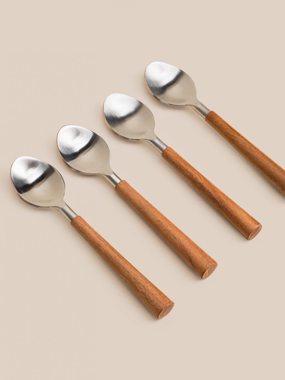 סט 4 כפיות בשילוב עץ