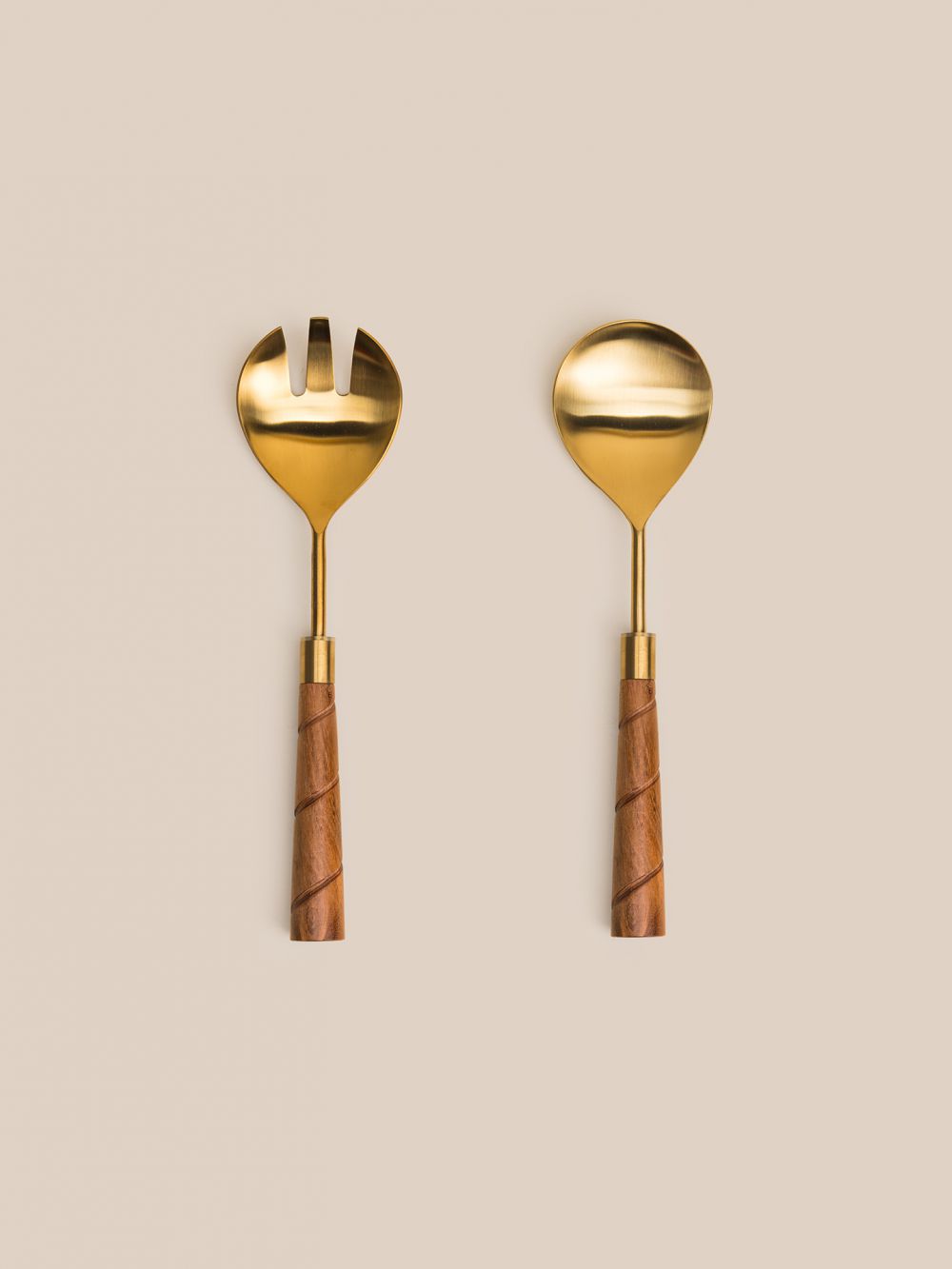 זוג כפות הגשה בשילוב עץ