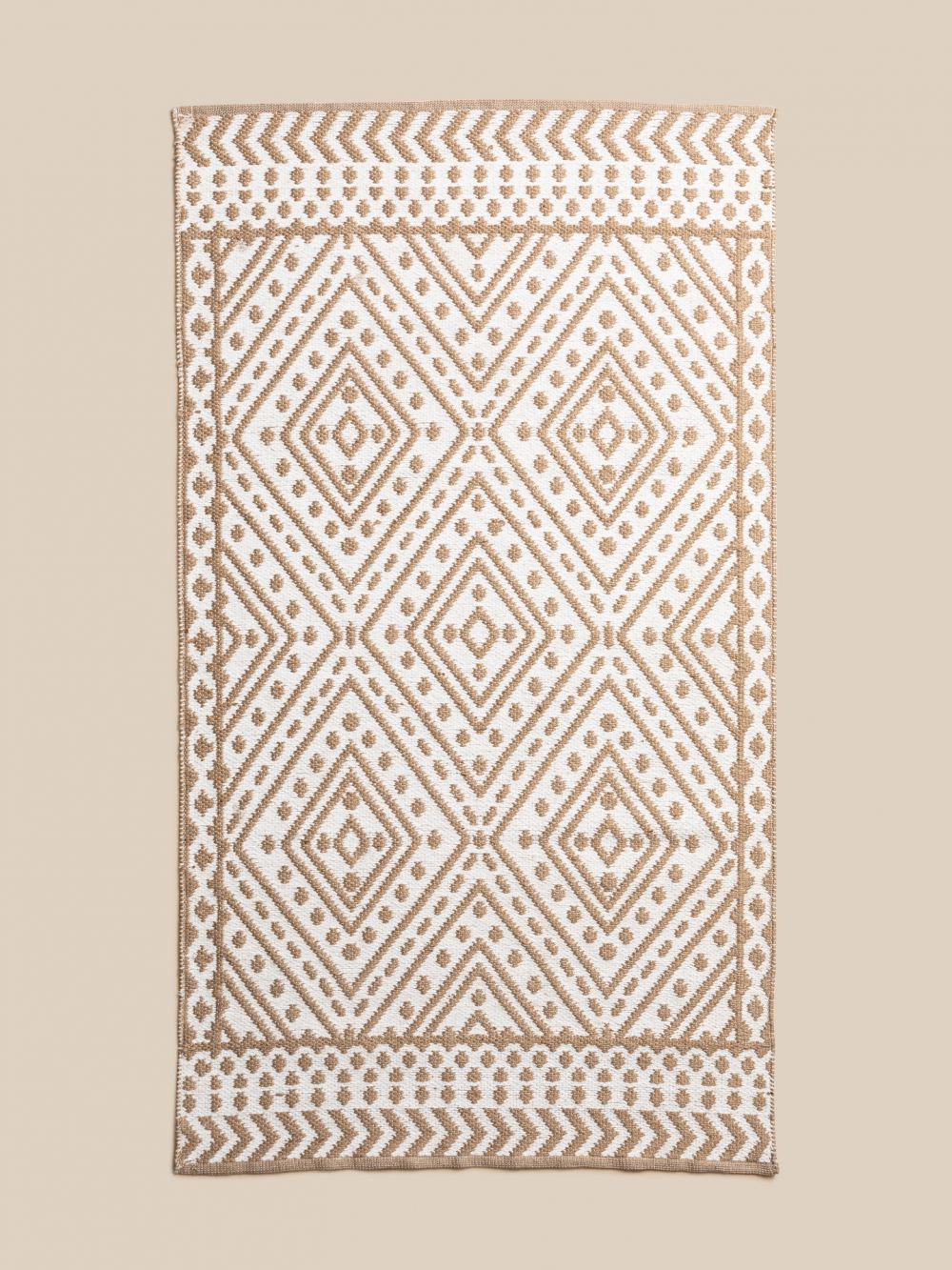 שטיח עבודת יד בגווני חום דגם אלה