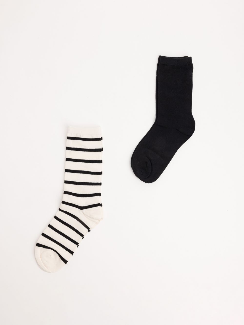 גרבי פסים וחלקים משולבים