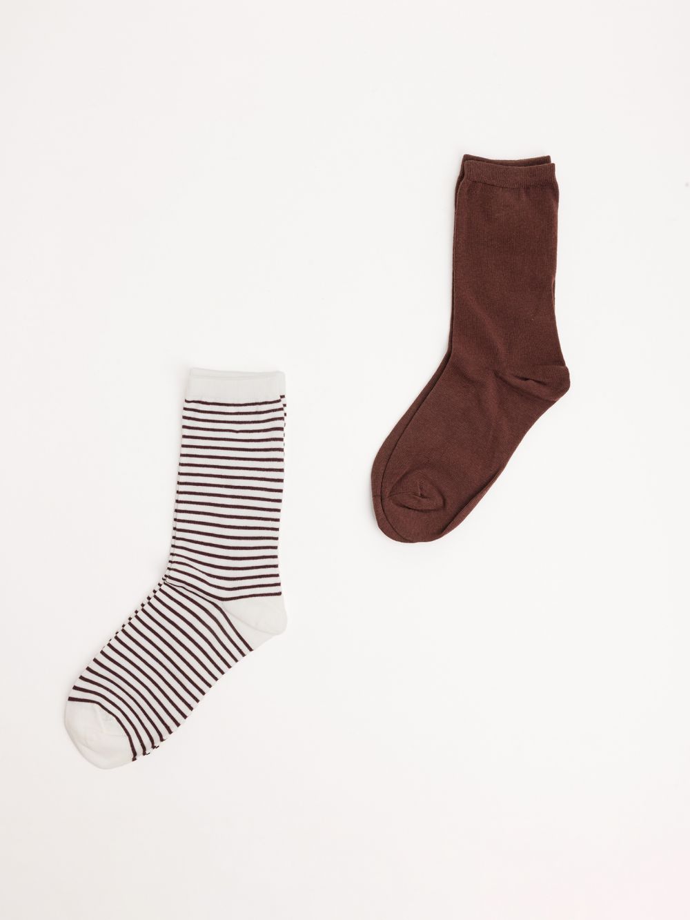 גרבי פסים וחלקים משולבים