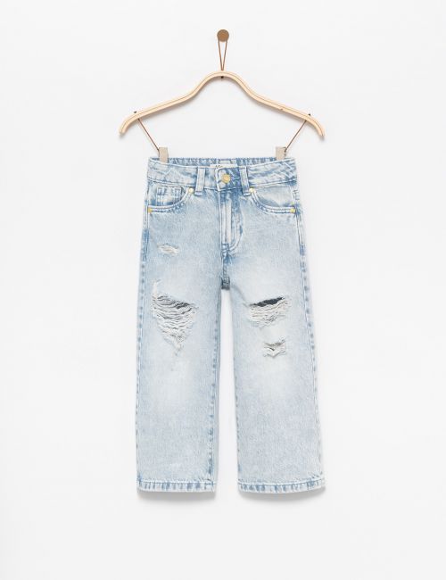 מכנסי ג’ינס מתרחבות עם קרעים