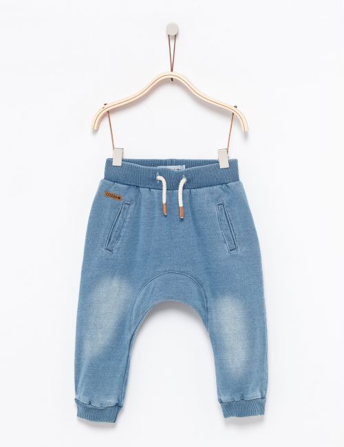 מכנסיים במראה ג’ינס עם כיסים
