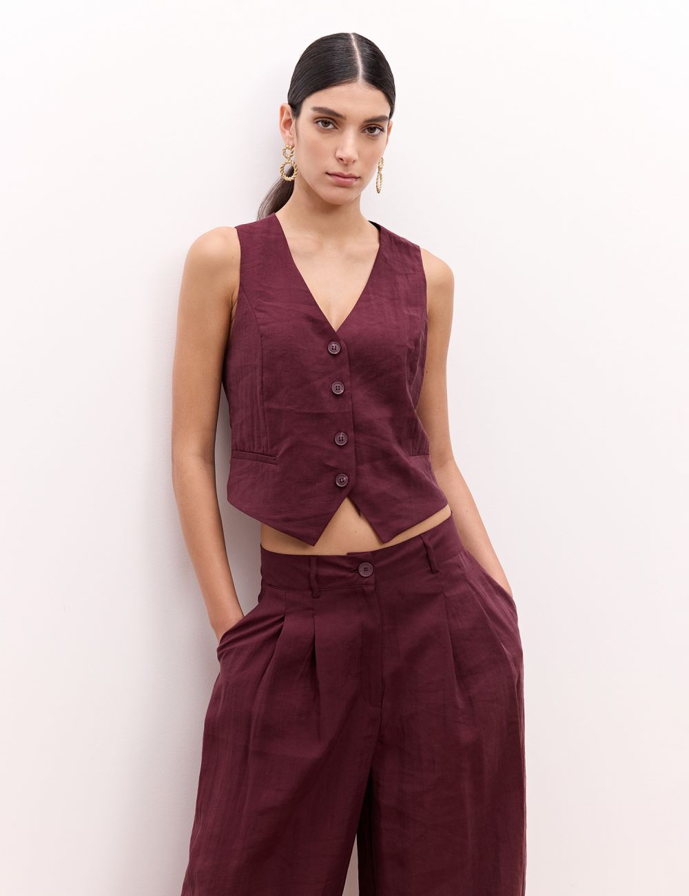 וסט עם כפתורים קדמיים