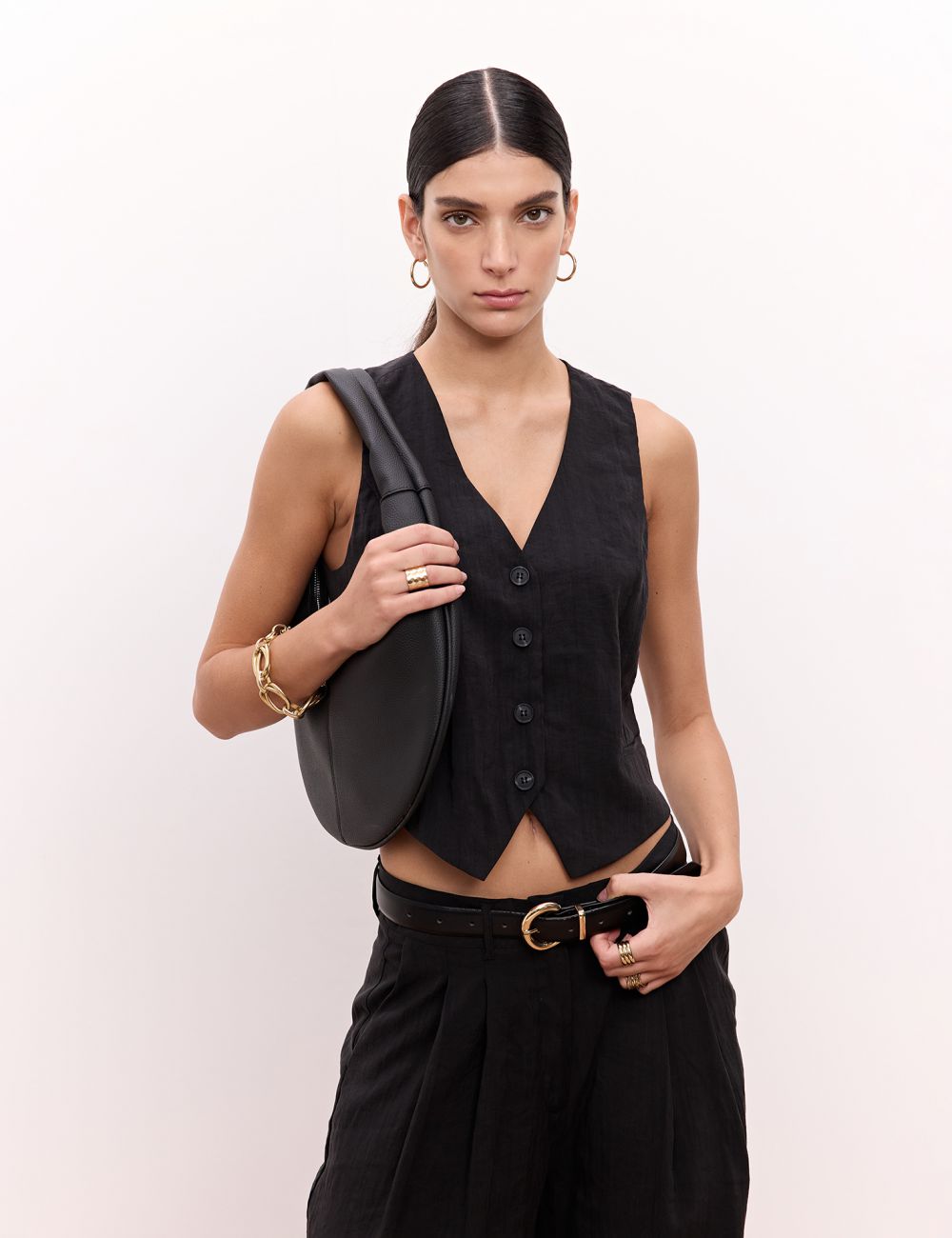 וסט עם כפתורים קדמיים