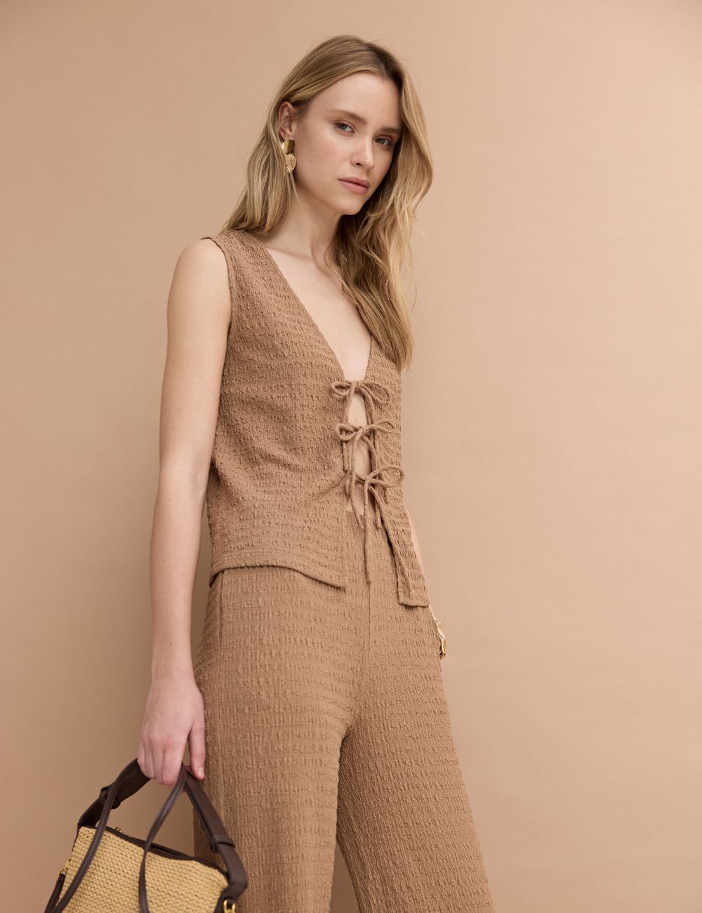 ווסט מבד מקומט וקשירות