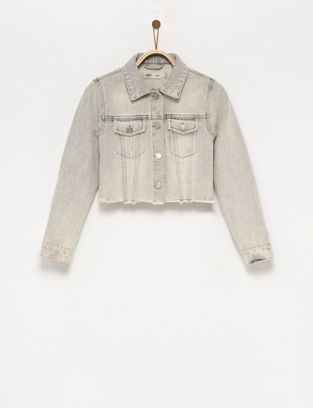 ג׳קט ג׳ינס עם ניטים