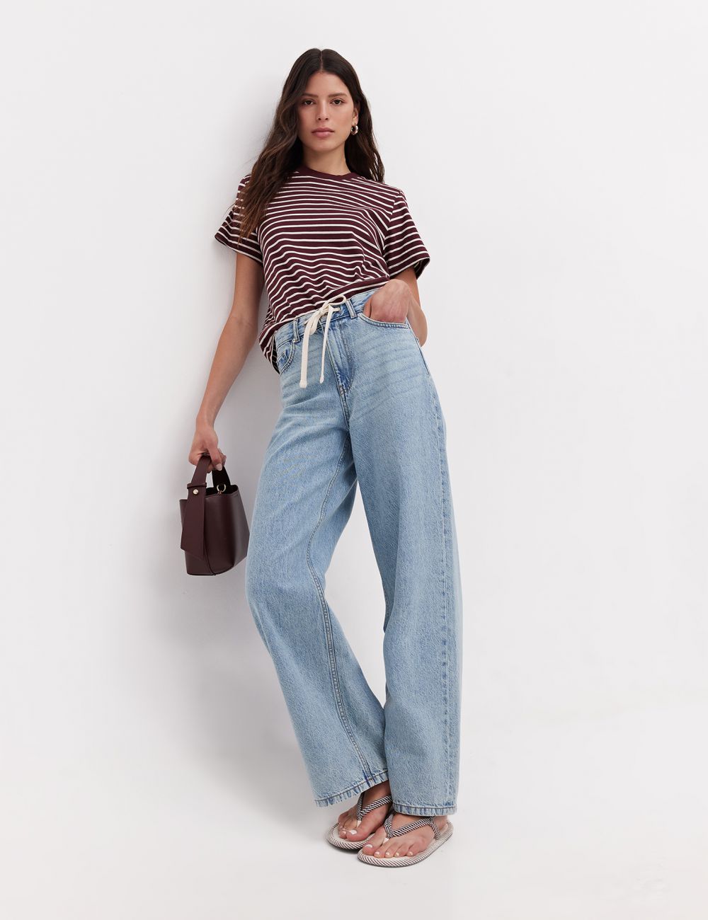 ג׳ינס WIDE-LEG מותן גבוהה וקשירה במותן