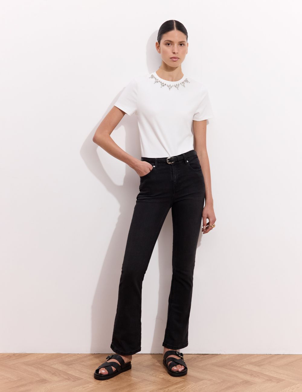 ג׳ינס בגזרת MID RISE BOOTCUT