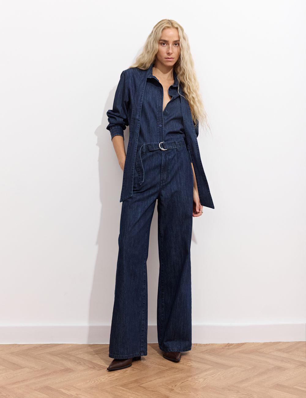 מכנסי ג׳ינס בסגנון מחוייט