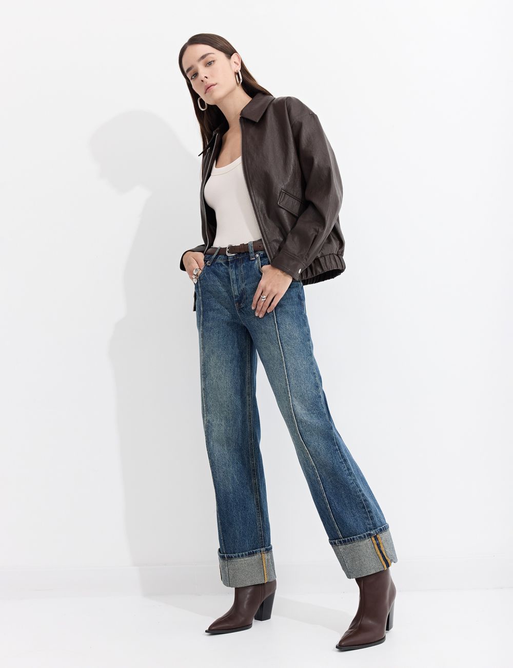 ג׳ינס STRAIGHT עם דיטייל של תיפור