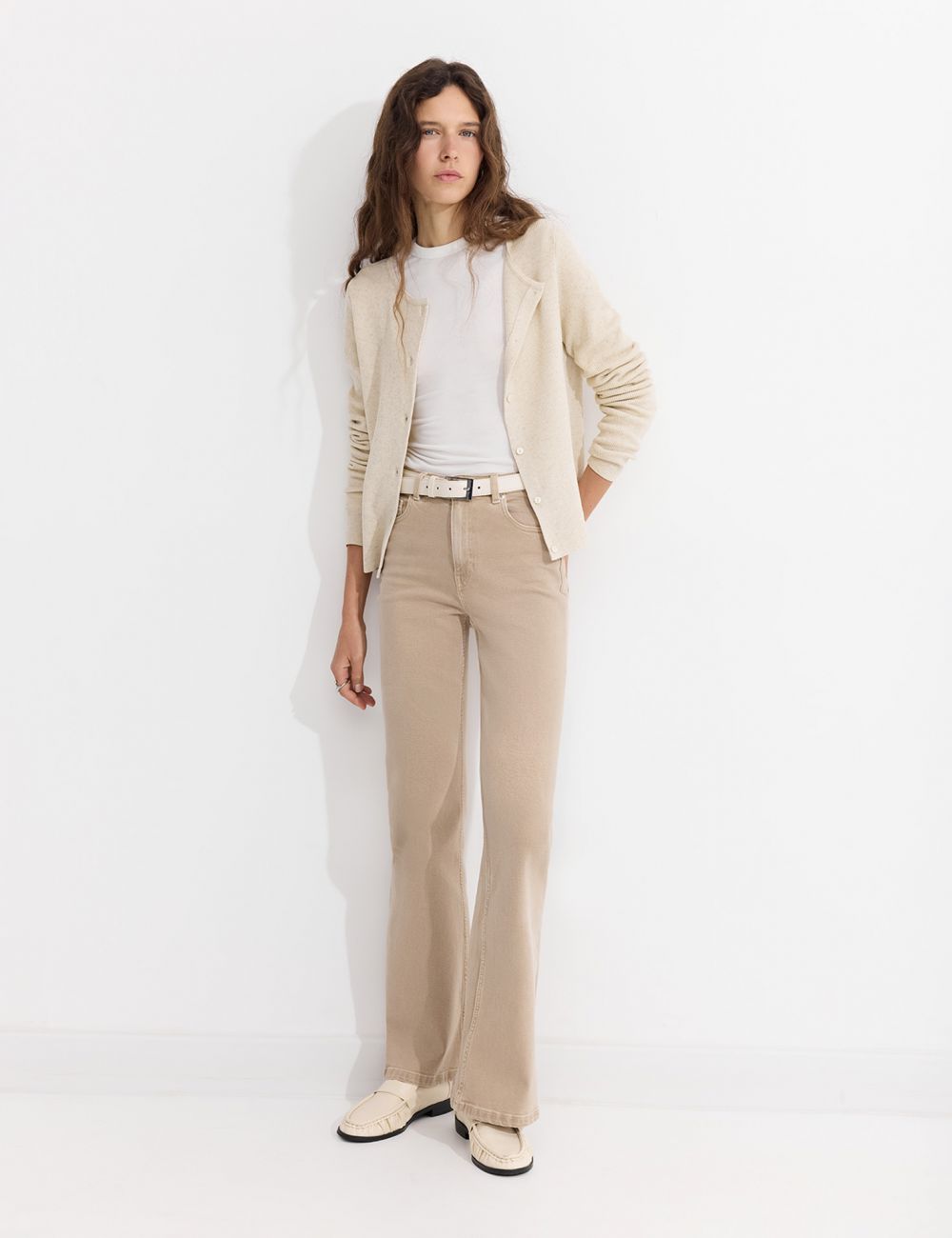 ג’ינס FLARE בגזרה גבוהה וחגורה