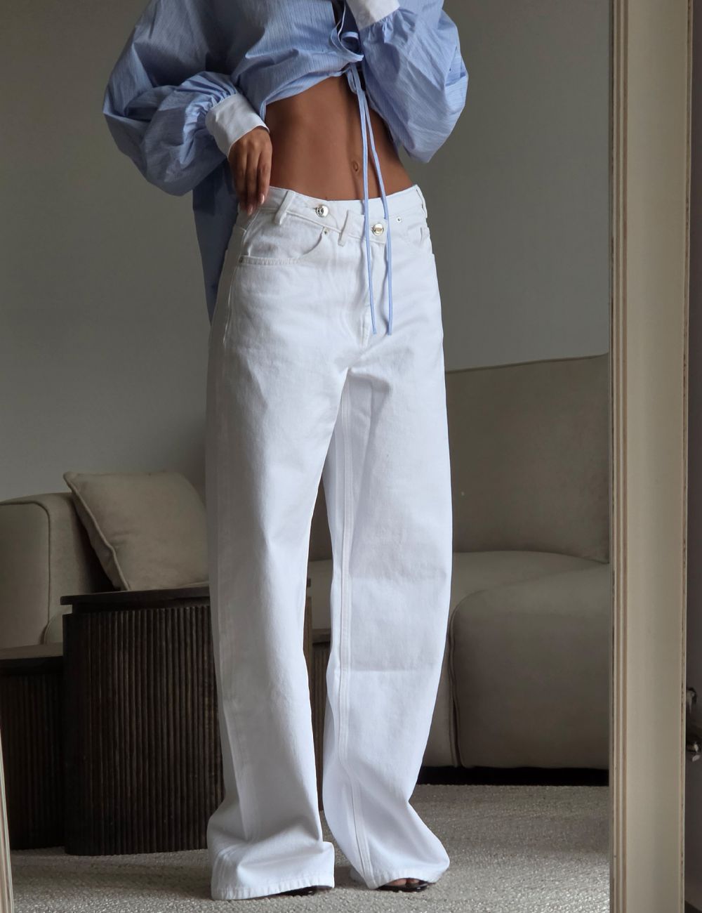 ג׳ינס עם WIDE-LEG עם סגירה אלכסונית