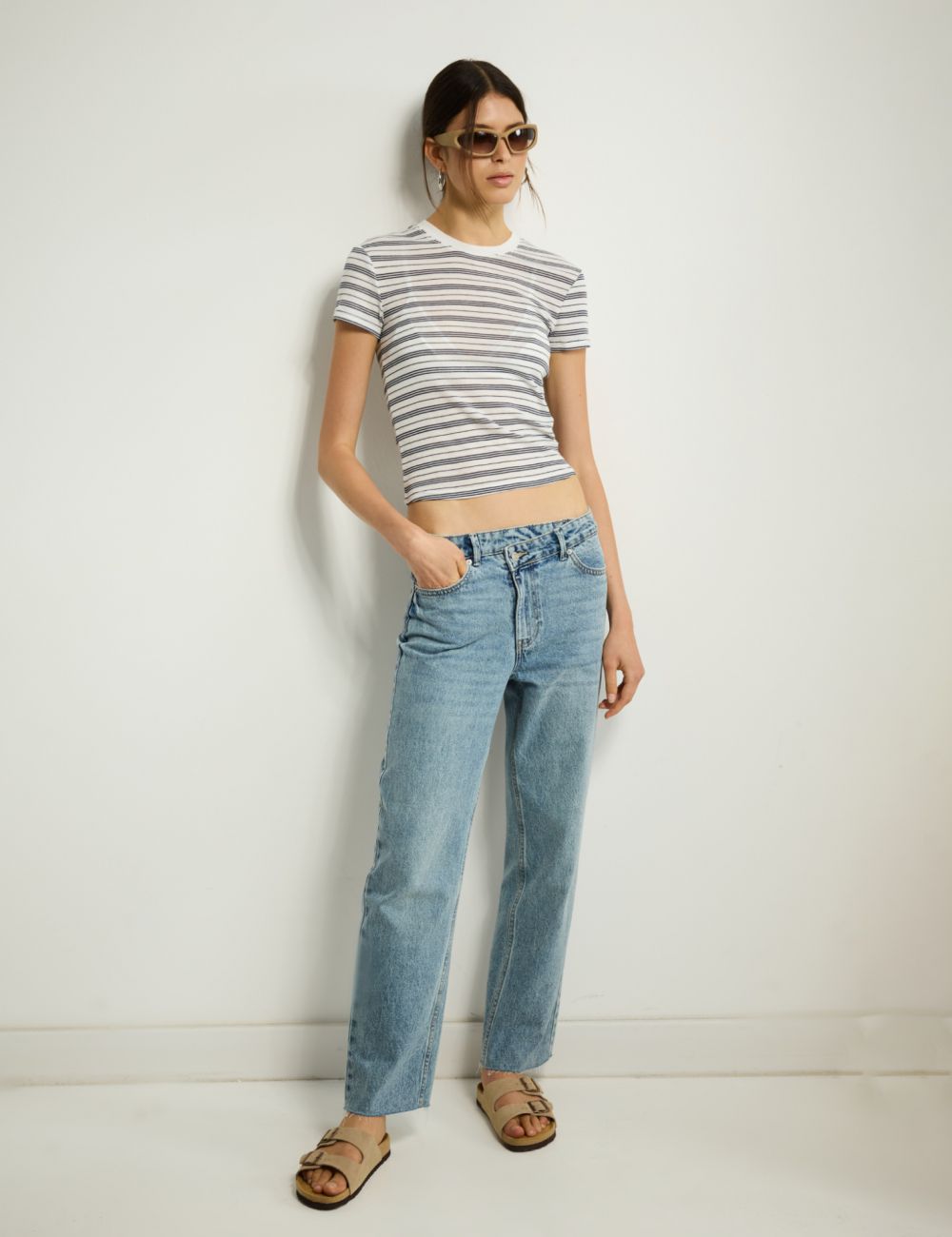 גינס בגזרת BOOTCUT בעיטור רקמה