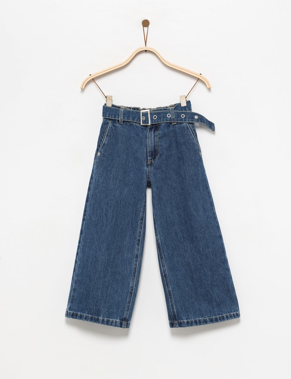 ג’ינס עם חגורה