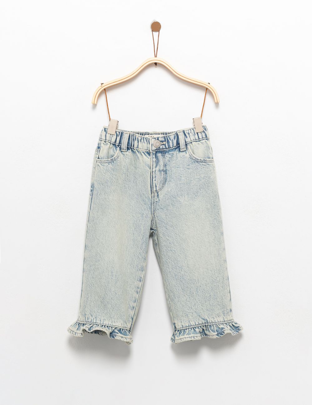 ג׳ינס בהיר עם ולאן