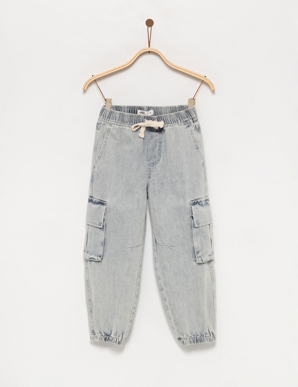 ג׳ינס עם גומי