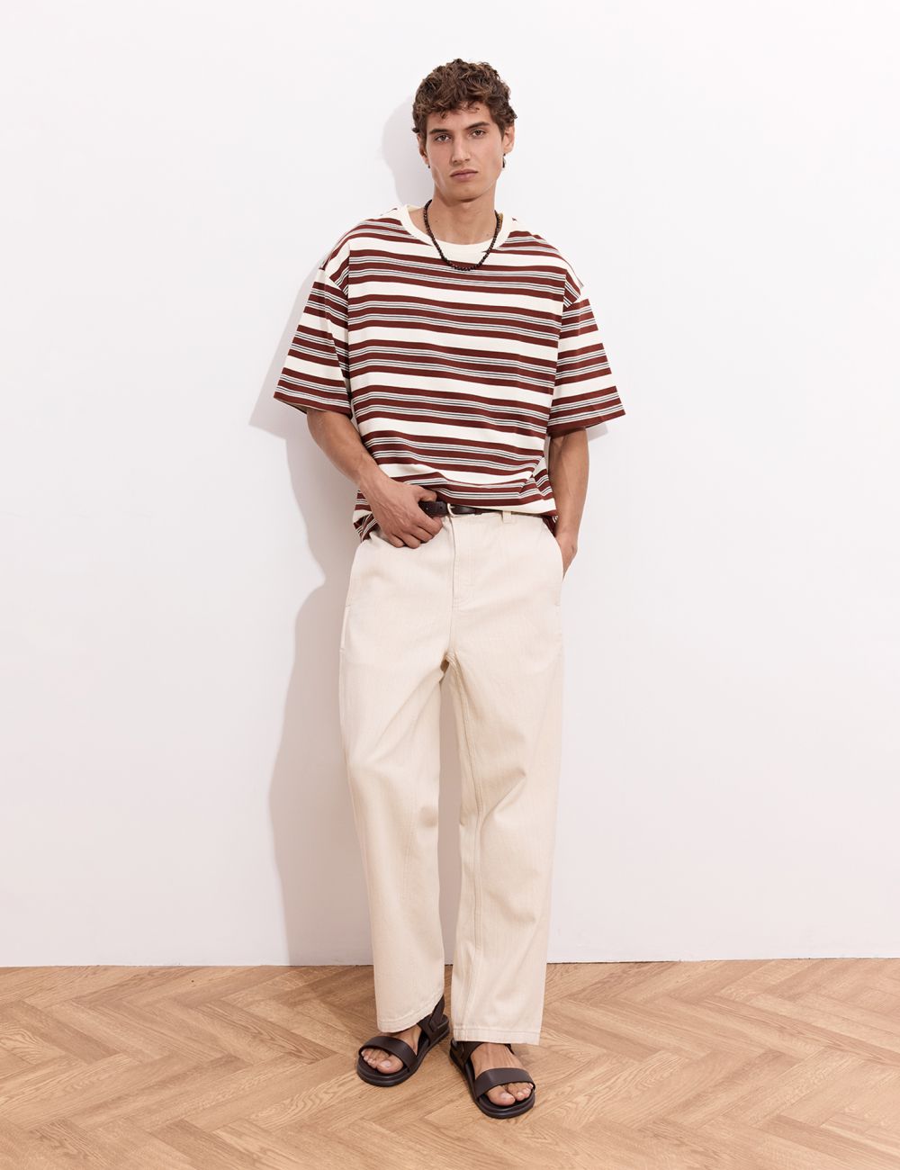 ג’ינס עם תפר אלכסוני