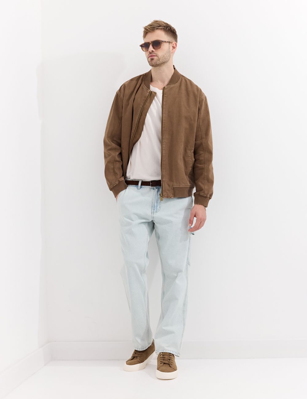 ג׳ינס בגזרת carpenter