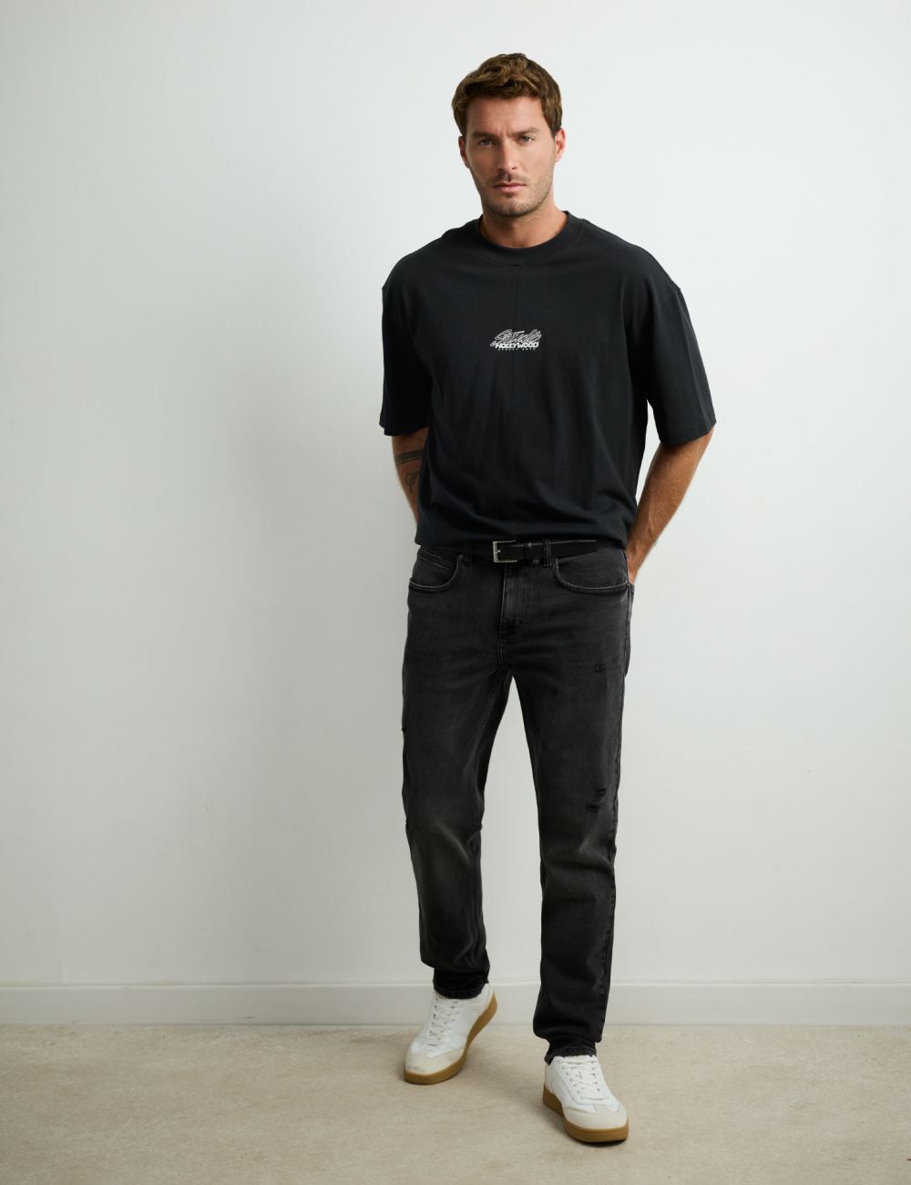 ג׳ינס SKINNY עם קרעים