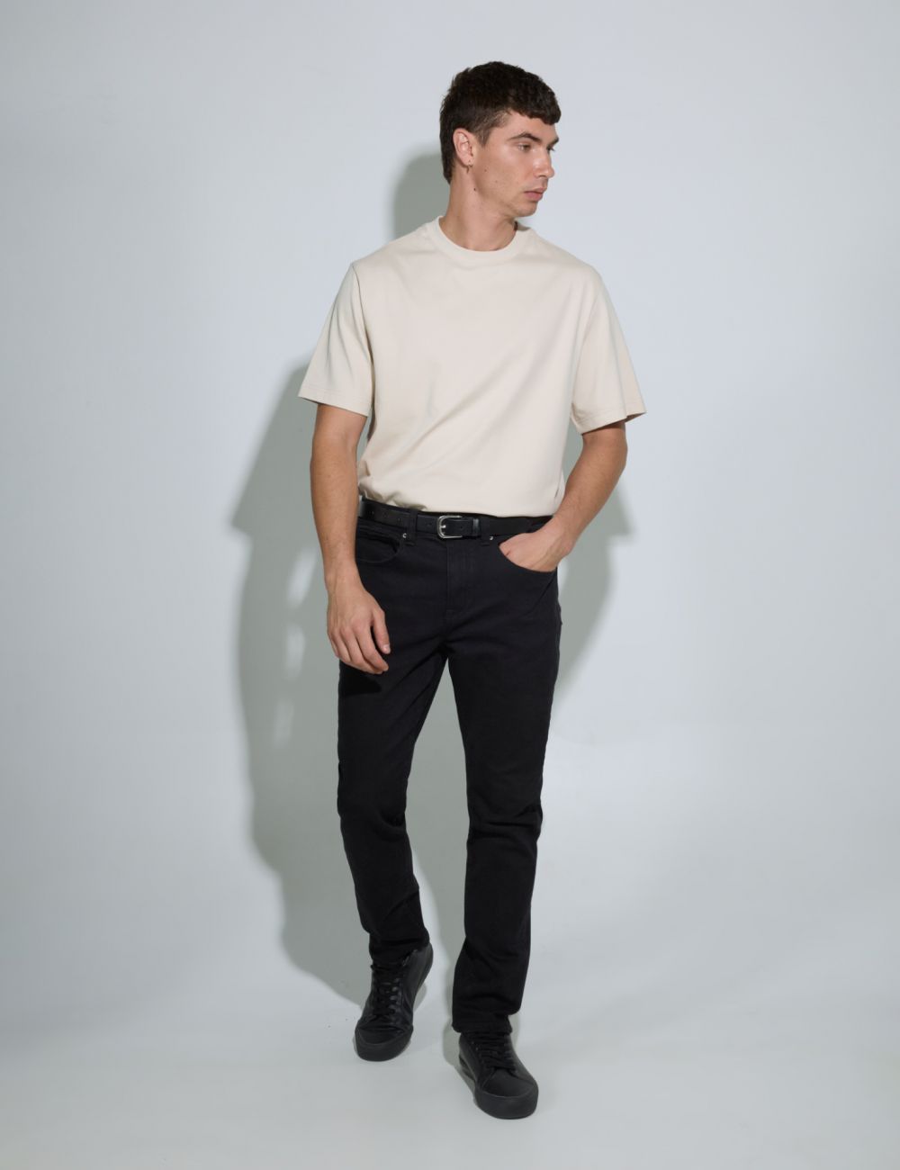 ג’ינס בגזרת SLIM