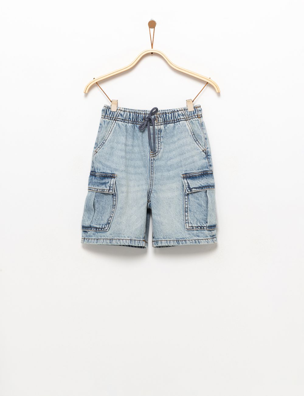 דגמ”ח ג’ינס קצר