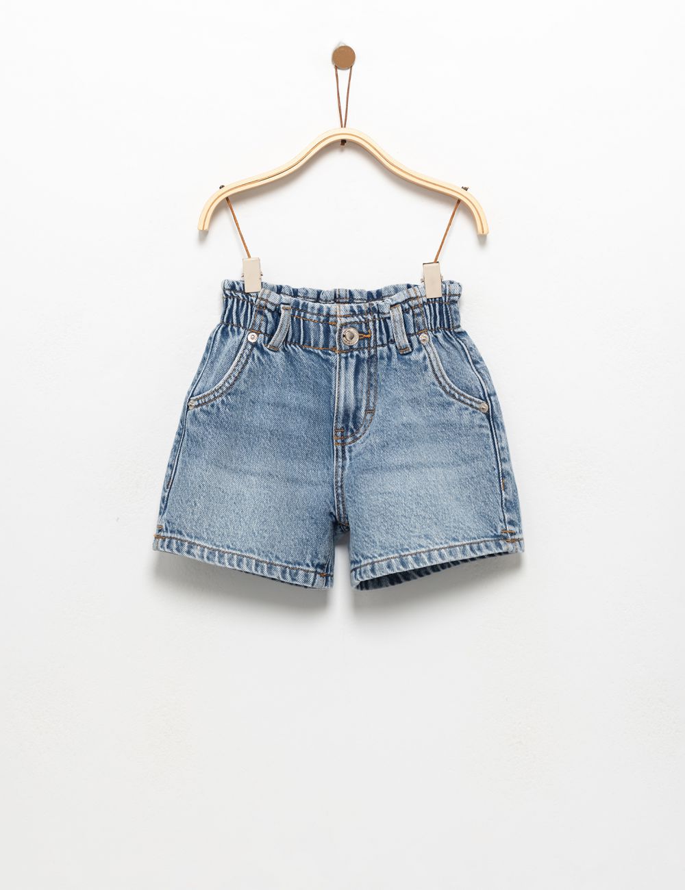 ג׳ינס שורט עם מותן אלסטי