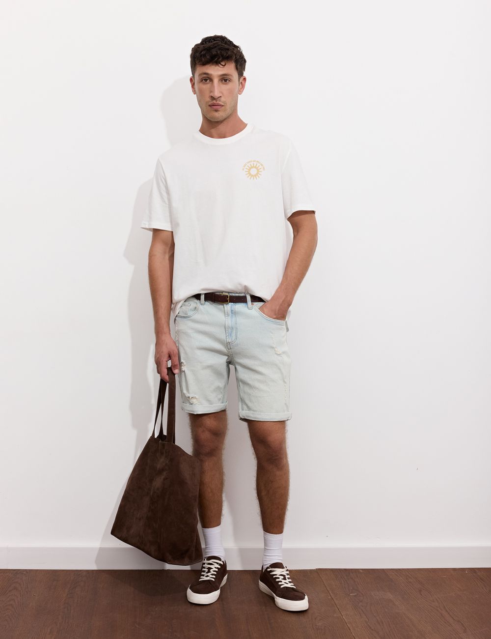 ג׳ינס קצר עם קיפול במכפלת